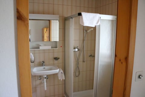 Economy Single Room, 1 Bedroom, Mountain View | Bathroom | Shower, towels