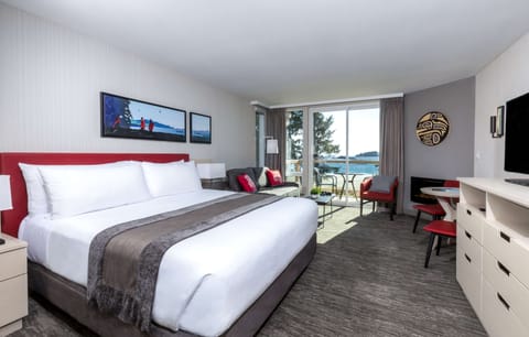 Hypo-allergenic bedding, pillowtop beds, in-room safe, desk