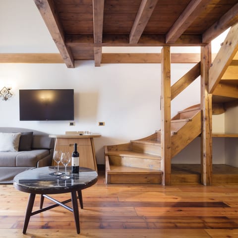 Premium bedding, down comforters, minibar, in-room safe