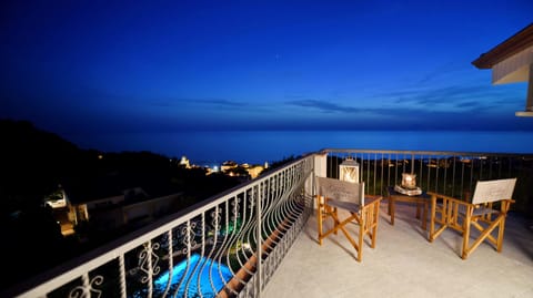 Deluxe Suite, 1 King Bed, Hot Tub, Sea Facing | Minibar, in-room safe, blackout drapes, iron/ironing board
