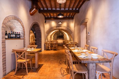 2 restaurants, Regional cuisine