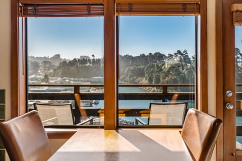 Deluxe Studio 1 King Bed, with Balcony and Harbor View | View from room