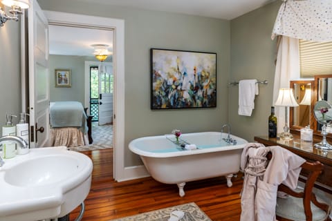 Room, 1 King Bed (Wible Suite) | Bathroom | Eco-friendly toiletries, hair dryer, bathrobes, towels