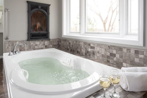 Patio Level 2 bedroom suite | Bathroom | Separate tub and shower, jetted tub, rainfall showerhead