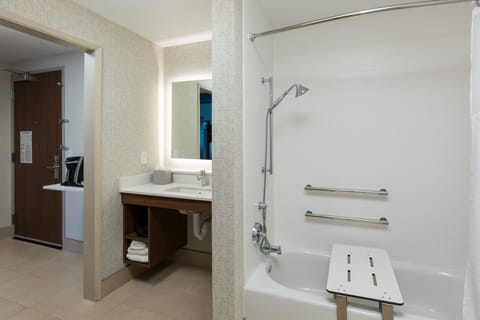 Standard Room, 1 King Bed, Accessible (Communications Accessible) | Bathroom | Combined shower/tub, free toiletries, towels