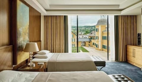 Suite (Infinity) | Egyptian cotton sheets, hypo-allergenic bedding, down comforters