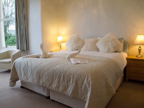 Iron/ironing board, free WiFi, bed sheets