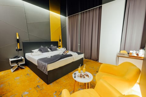 Premium bedding, minibar, in-room safe, desk