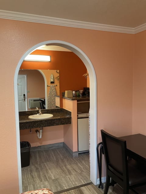 Desk, iron/ironing board, free WiFi, wheelchair access