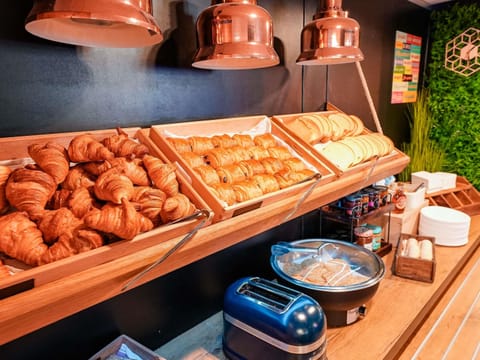 Daily buffet breakfast for a fee