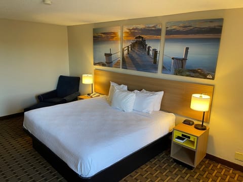 Desk, iron/ironing board, rollaway beds, free WiFi