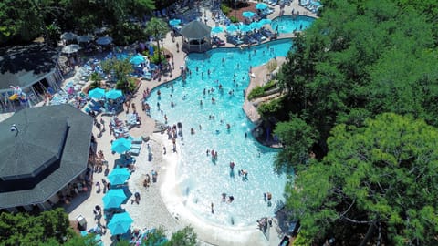 6 outdoor pools, pool umbrellas, sun loungers