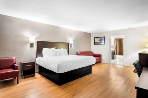 Suite, 1 King Bed, Non Smoking | Desk, blackout drapes, iron/ironing board, free cribs/infant beds