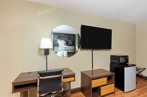 In-room safe, desk, iron/ironing board, free cribs/infant beds