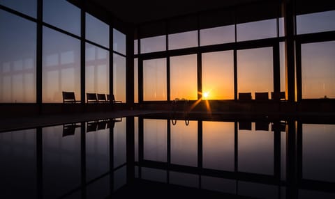 Indoor pool, sun loungers