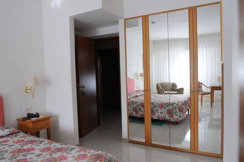 Classic Single Room, 1 Twin Bed | Minibar, in-room safe, desk, free WiFi