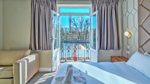 Executive Room, River View | 1 bedroom, memory foam beds, desk, laptop workspace