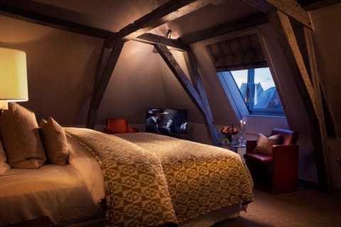 Junior Suite, Canal View | Premium bedding, down comforters, minibar, in-room safe