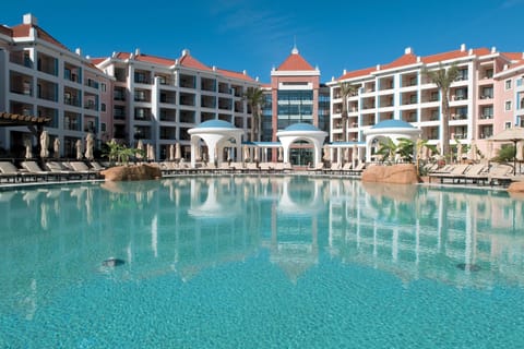 Indoor pool, 5 outdoor pools, pool umbrellas, sun loungers