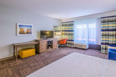 Down comforters, in-room safe, desk, laptop workspace