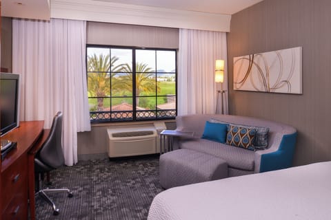 Premium bedding, in-room safe, desk, laptop workspace