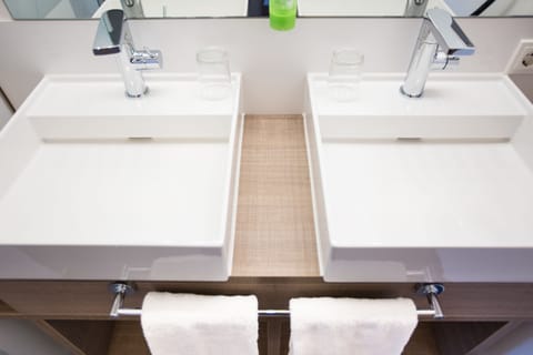 Bathroom sink