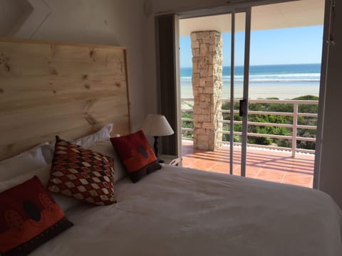 House | Desk, iron/ironing board, free WiFi, bed sheets