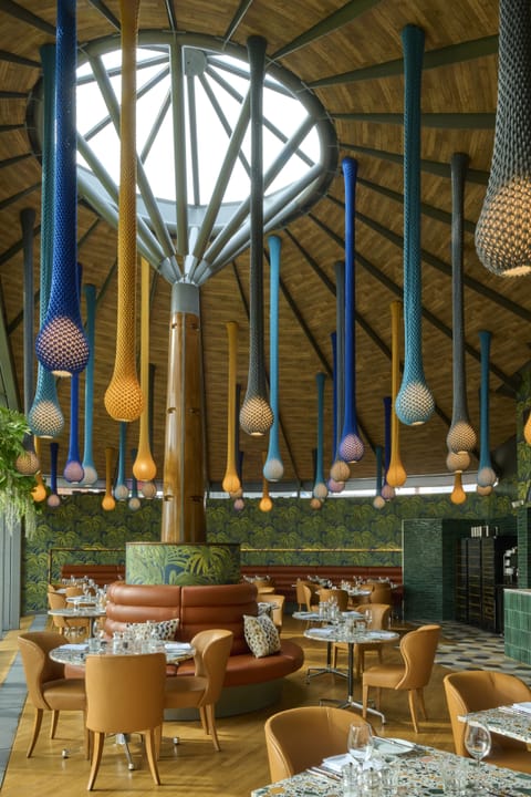 Breakfast, lunch and dinner served