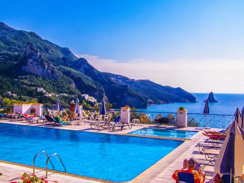 Outdoor pool, pool umbrellas, sun loungers