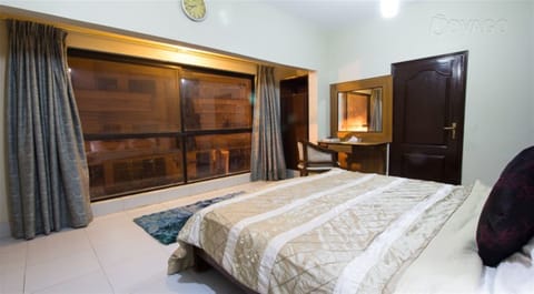 Minibar, desk, laptop workspace, blackout drapes