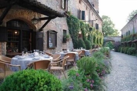 2 restaurants, breakfast, lunch, dinner served; local cuisine