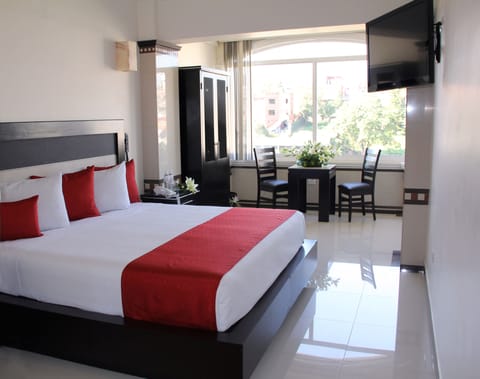 Executive Room, 1 King Bed (PLUS) | Premium bedding, in-room safe, individually furnished, desk