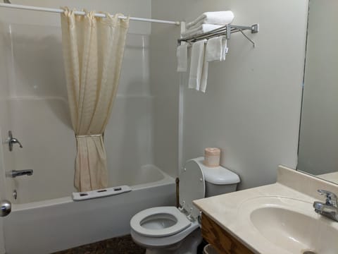 Standard Room, 2 Double Beds, Non Smoking | Bathroom | Combined shower/tub, free toiletries, towels