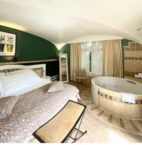 Luxury Suite, 1 Bedroom, Hot Tub | Premium bedding, minibar, in-room safe, individually decorated
