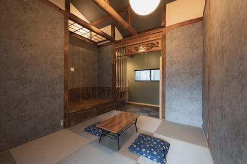 Traditional Double Room | WiFi (free), bed sheets