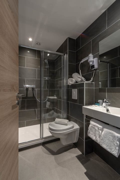 Shower, free toiletries, hair dryer, towels