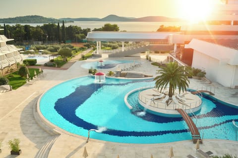 Indoor pool, 5 outdoor pools, pool umbrellas, sun loungers