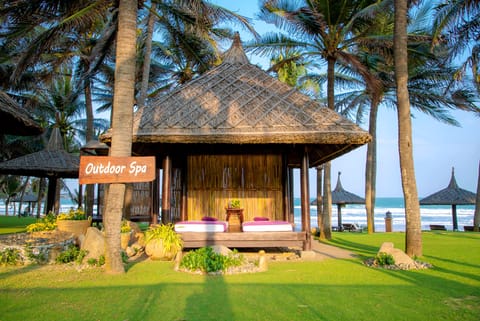Couples treatment rooms, sauna, hot tub, steam room, body treatments
