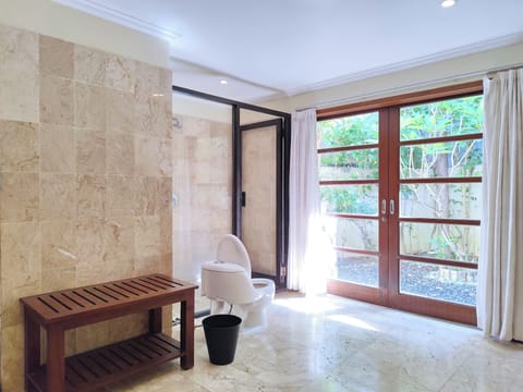 Deluxe Villa, Multiple Bedrooms, Pool View, Garden Area | Bathroom | Combined shower/tub, jetted tub, hair dryer, bidet