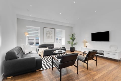 Exclusive Apartment, 2 Bedrooms (302) | Egyptian cotton sheets, premium bedding, pillowtop beds, minibar