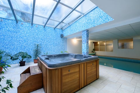 Couples treatment rooms, hot stone massages, deep-tissue massages