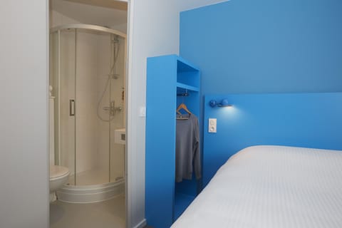 Double Room | Individually furnished, desk, blackout drapes, soundproofing