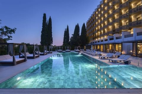 Seasonal outdoor pool, sun loungers