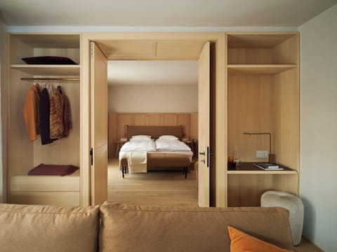 Suite | Hypo-allergenic bedding, in-room safe, individually decorated