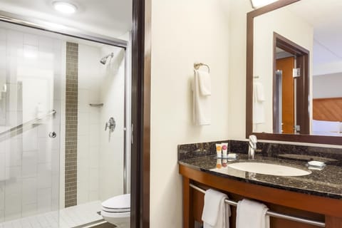 Combined shower/tub, designer toiletries, hair dryer, towels