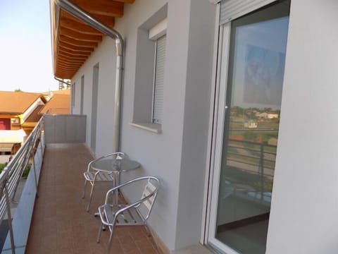 Economy Studio | Terrace/patio