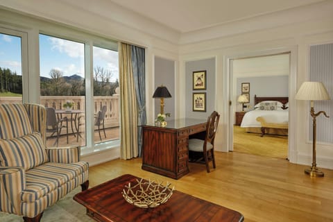 Suite, 1 Bedroom, Mountain View (Balcony) | 1 bedroom, premium bedding, minibar, in-room safe