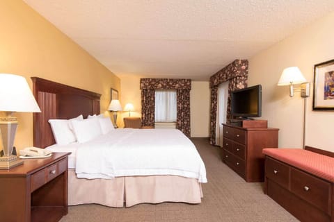 Suite, One King Bed | Premium bedding, pillowtop beds, in-room safe, laptop workspace