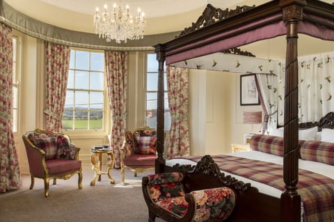 Deluxe Four Poster Room | Individually decorated, individually furnished, desk, blackout drapes