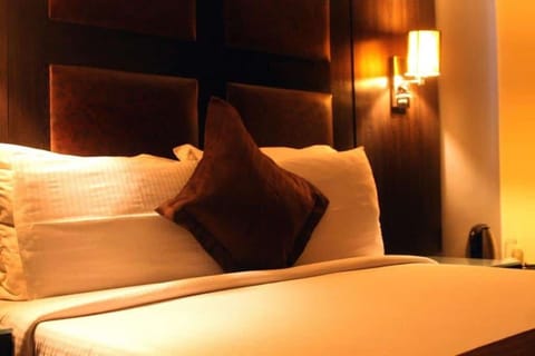 Standard Twin Room | Egyptian cotton sheets, premium bedding, down comforters, desk